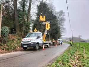 Taille de branches sur la route
